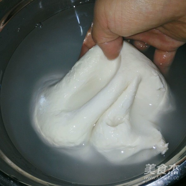 凉皮最详细的做法柔软透亮不开裂,澄面做凉皮总是开裂是怎么回事