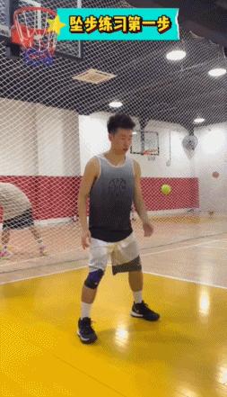 詹姆斯大回环教学,如何练詹姆斯大招