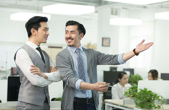 内向的人职场沟通技巧,不敢说话的人如何提高表达能力