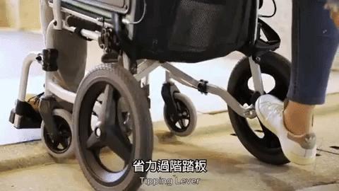 翻车摔伤了怎么办,电动轮椅上坡翻车如何操作