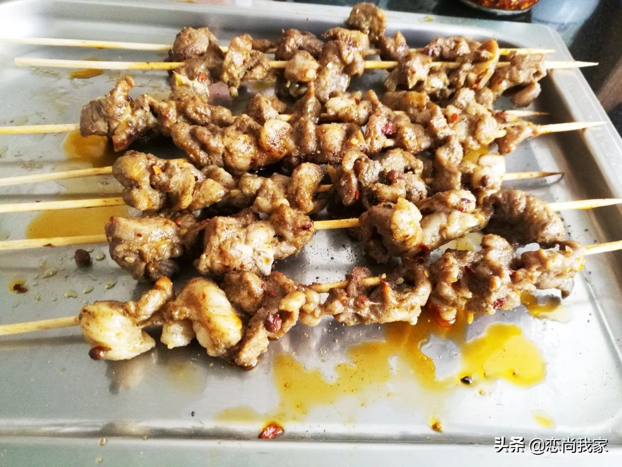 快过年了给家人做什么手工,在家烤羊肉串怎么做没有膻味儿