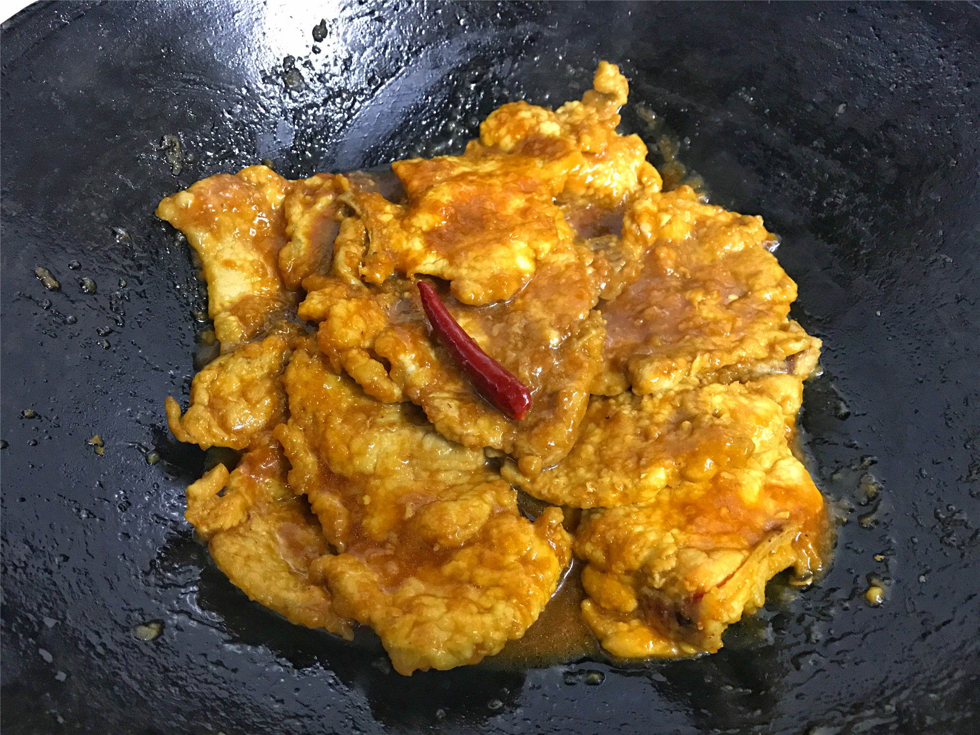 红烧大排好吃有诀窍,一拍二炸三煮,简单三步,大排鲜嫩又入味