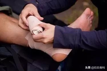 脚踝扭伤一个月后康复训练法,脚踝扭伤是否需要康复训练