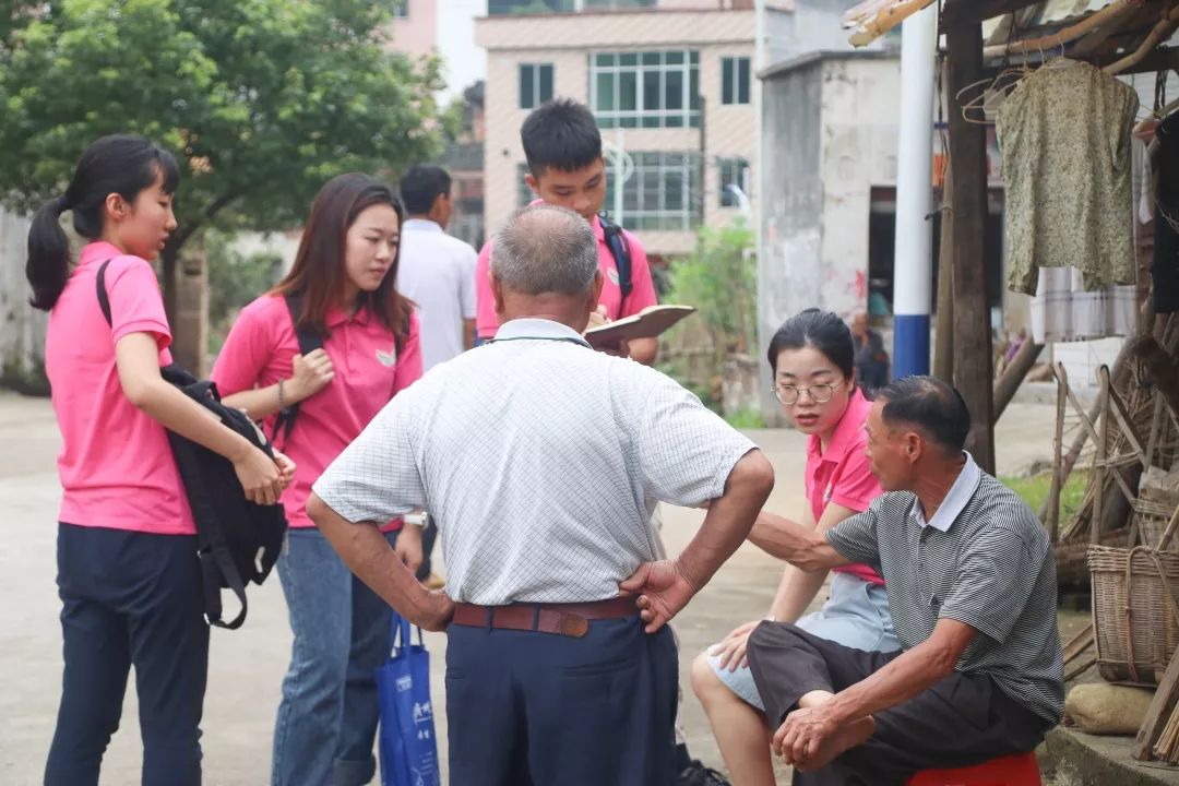重岩叠嶂的峰峦,重岩叠嶂的山峰