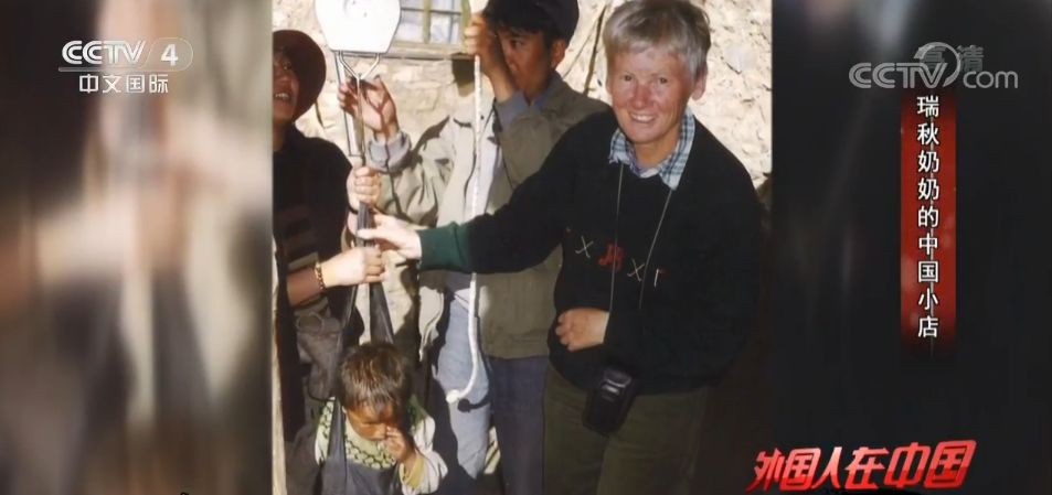 七十多岁的老奶奶为孙子赚钱救命,奶奶坚持40年帮困难老人