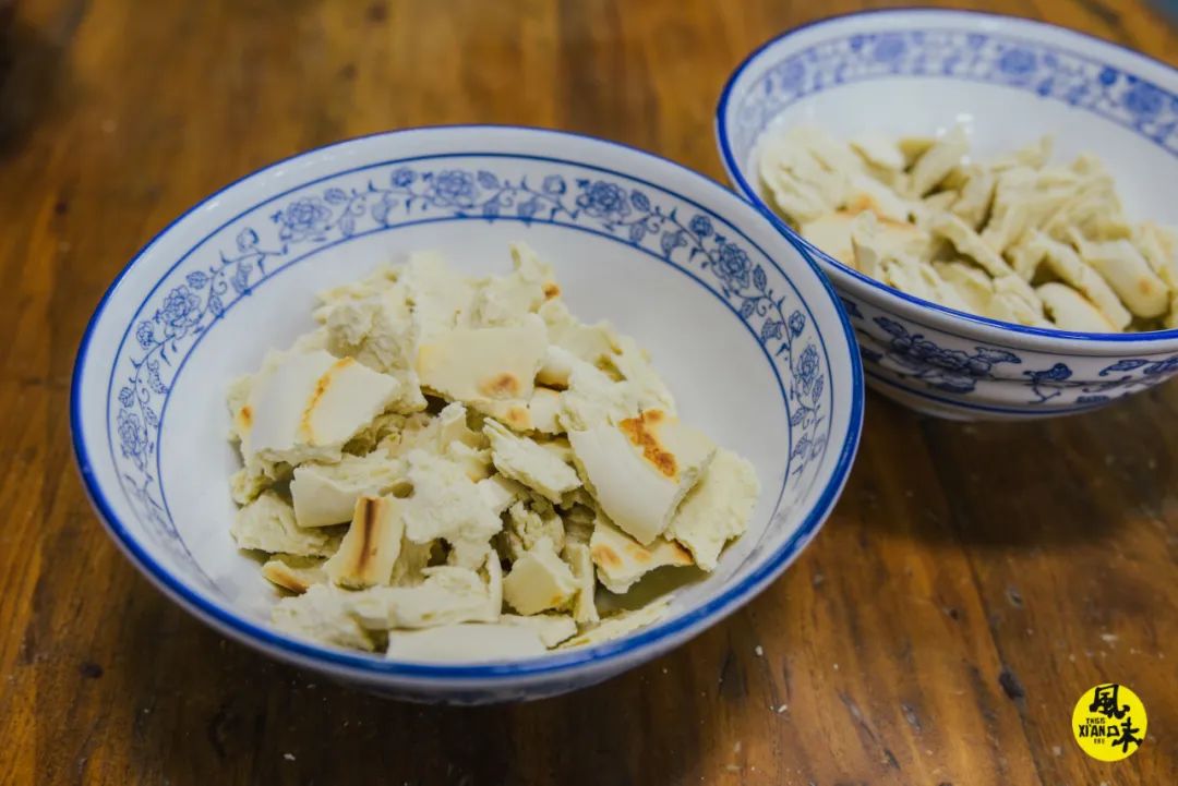 西安吃泡馍的真实视频,西安云片泡馍做法