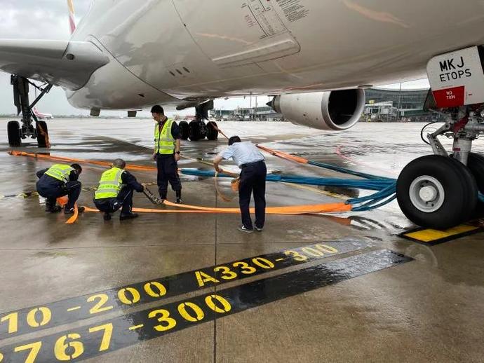 刚刚，“烟花”再登陆猛攻！三地列车全停