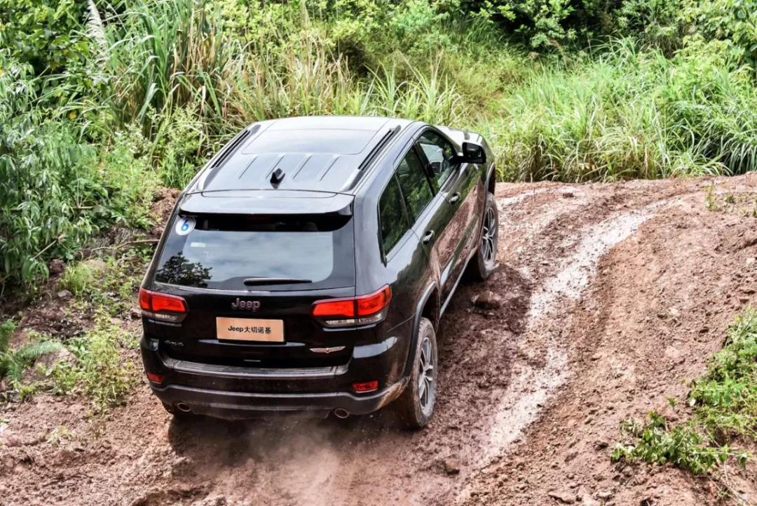jeep越野之旅,jeep越野强势亮相