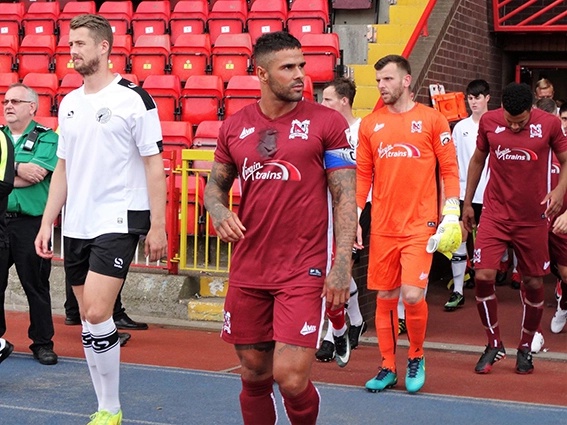 英国9级联赛球员身材比C罗还燃？他是足坛第一型男，代言羡煞梅西