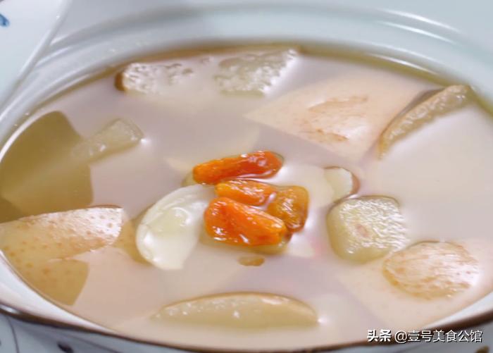 百合莲子川贝雪梨汤的功效与作用,百合川贝雪梨汤哪个时间喝最适合