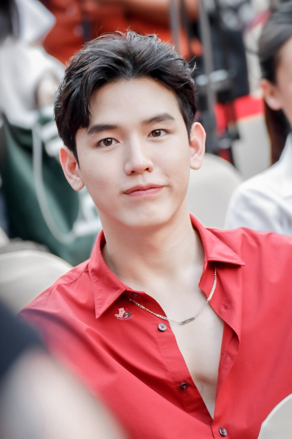 他泰韩系少年:关大爷洪34典型代表包包酷爱韩风穿搭