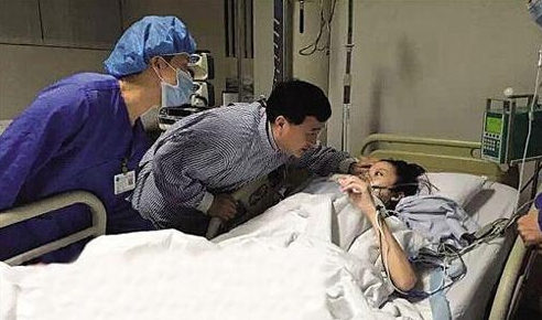 姚贝娜：患乳腺癌，割去乳房，后拍全裸写真照，死后捐出眼角膜