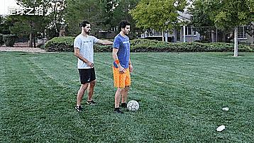 如何正确地进行1v1背身防守