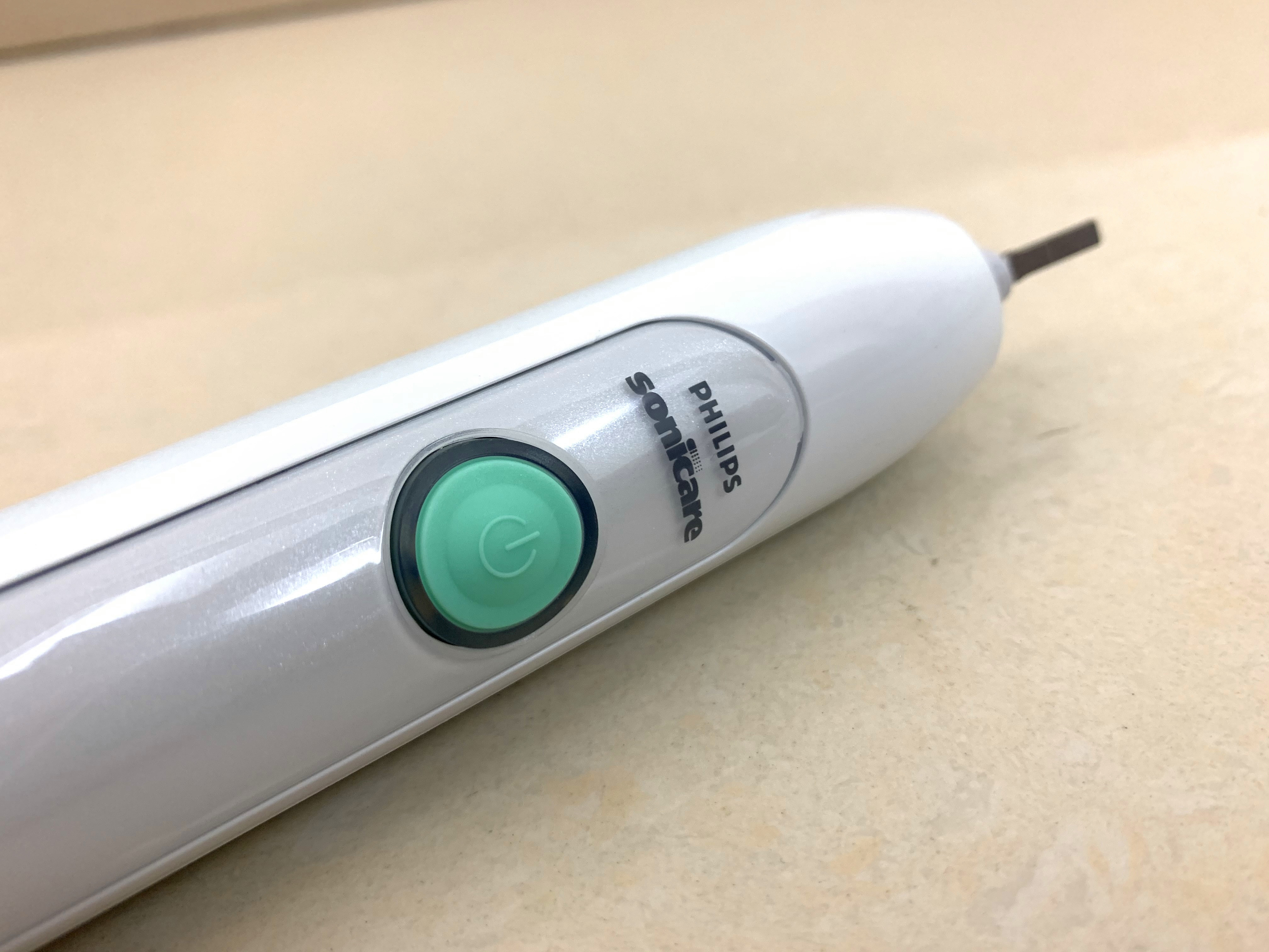 电动牙刷怎么用？飞利浦HX6730/02开箱+使用体验→口腔溃疡的建议