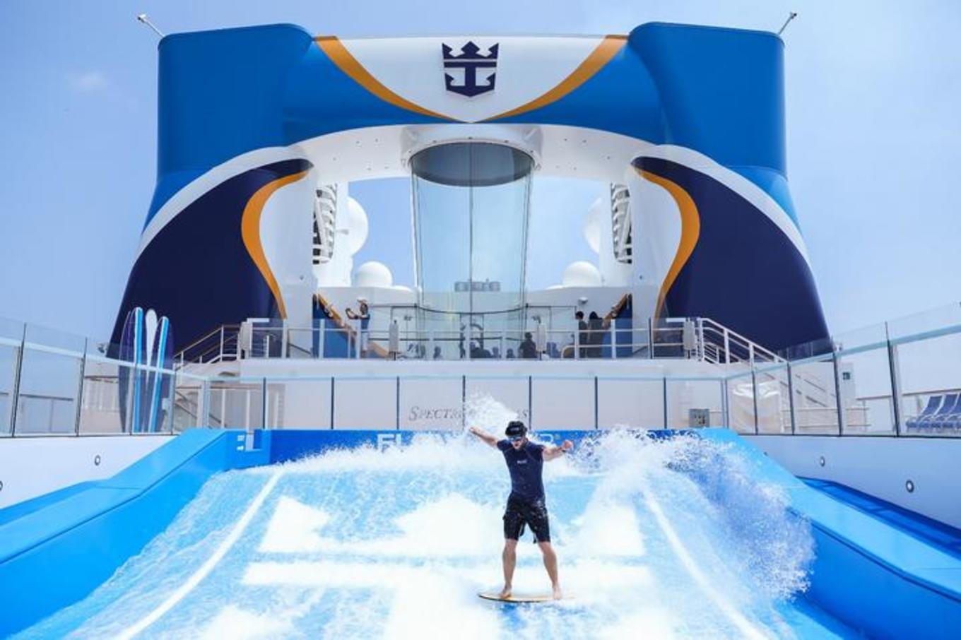 张翰王丽坤街头拍戏共赴海洋之城,张翰王丽坤同船共渡