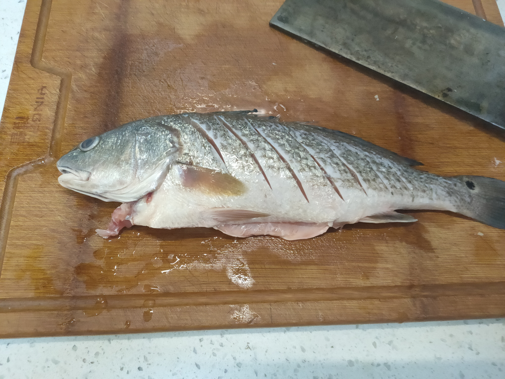 家常红烧鱼这样做不破皮鲜香无敌,不用油煎如何做出有劲道的红烧鱼