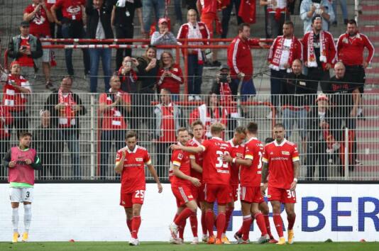 德甲今日综述：6场狂进24球哈兰德双响伊比舍维奇反绝杀