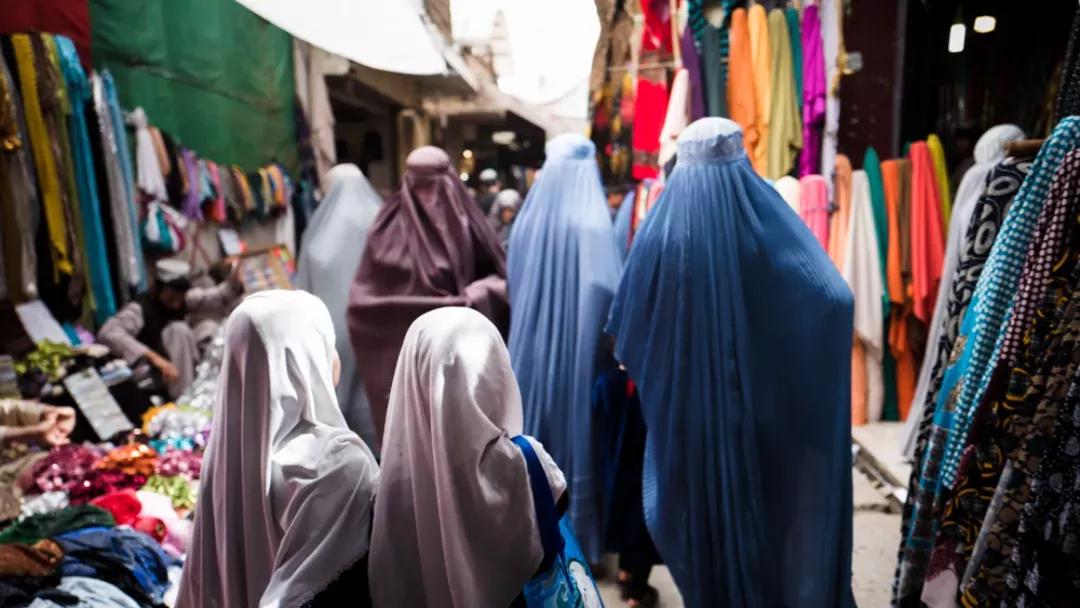 黎巴嫩爆炸发生后，巩俐章子怡的挚爱无声落泪……