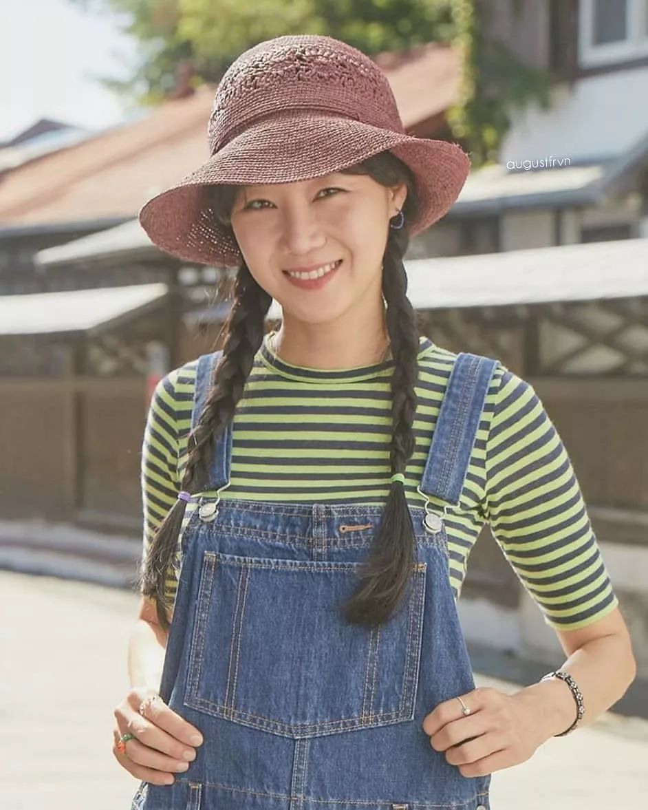 韩剧女主连衣裙穿搭,韩剧中冬天碎花半身裙