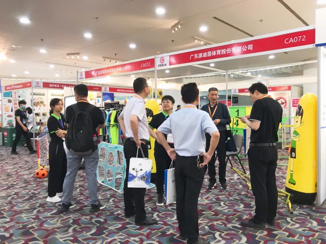 派迪茵足球训练,派迪茵校园足球