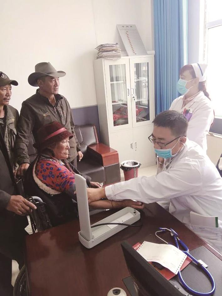 医路格桑花绽放曲麻莱——记抚顺市第十四届“百姓雷锋”优秀团队抚顺市中心医院援青医疗队