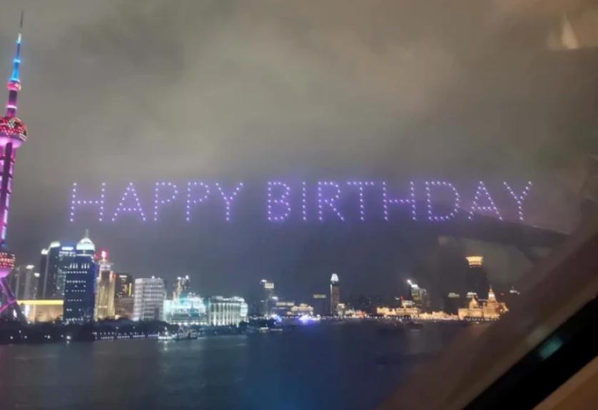 范冰冰生日晒自拍，特意秀出手上巨型钻戒，暗指感情有新进展？