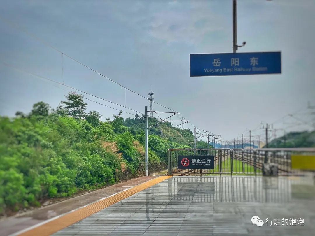 「岳阳攻略」被誉为“湖南夜宵扛把子”的烧烤城，还是小龙虾基地