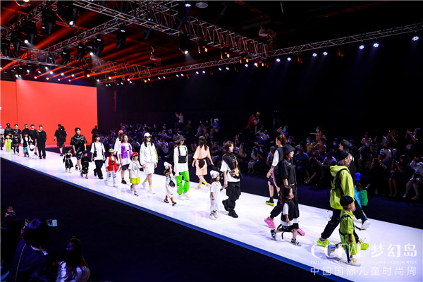 机能潮宠——FOLLIEFLEETX中国好声音联名时装秀