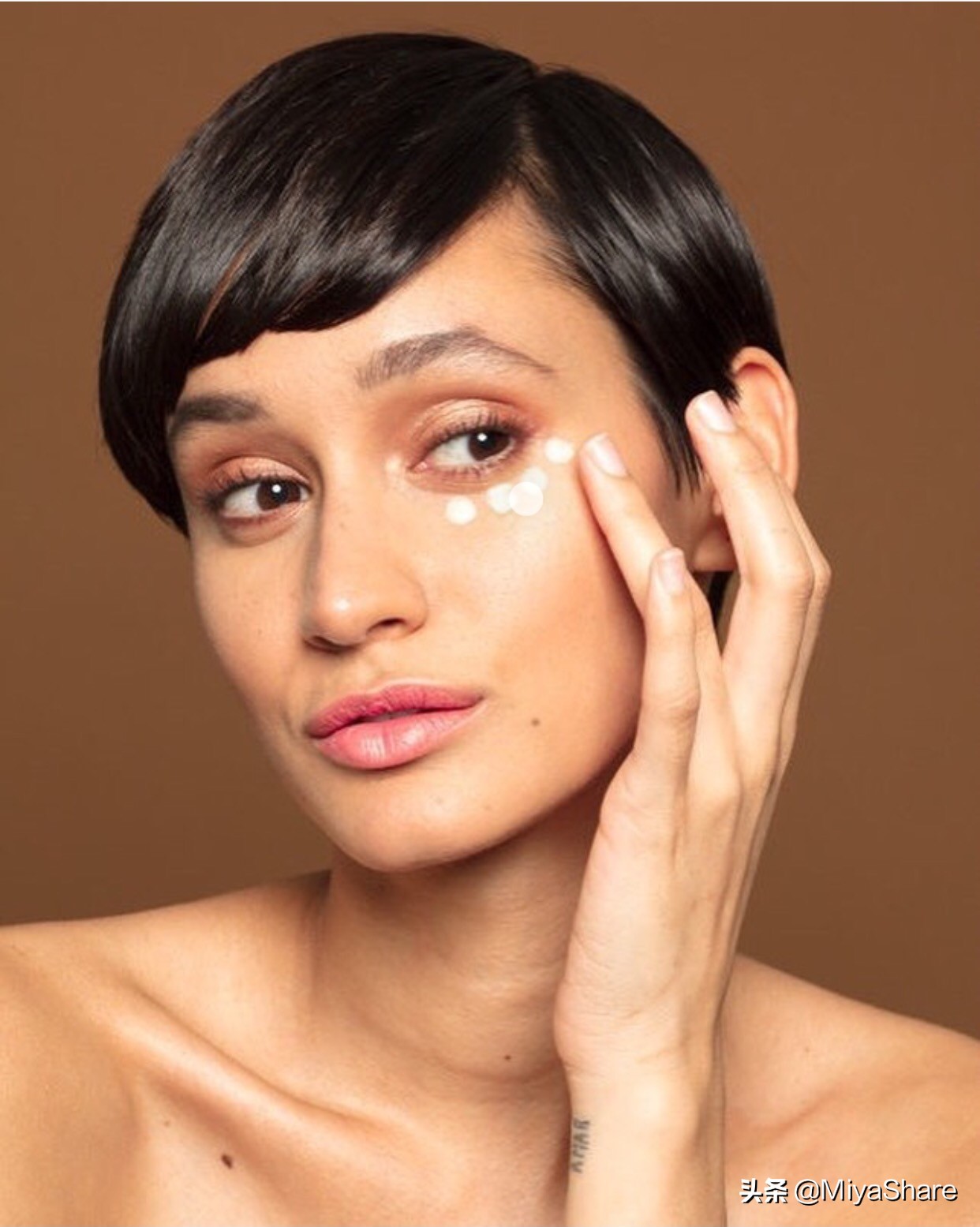 卸妆水不伤皮肤怎么用,为什么不建议用卸妆水护肤