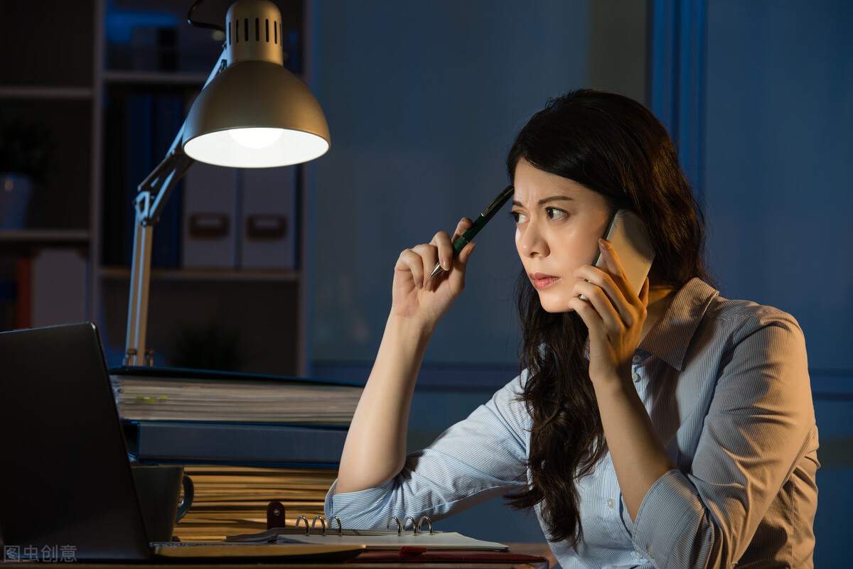 脱发为什么检查甲状腺功能,严重脱发是不是得了甲亢