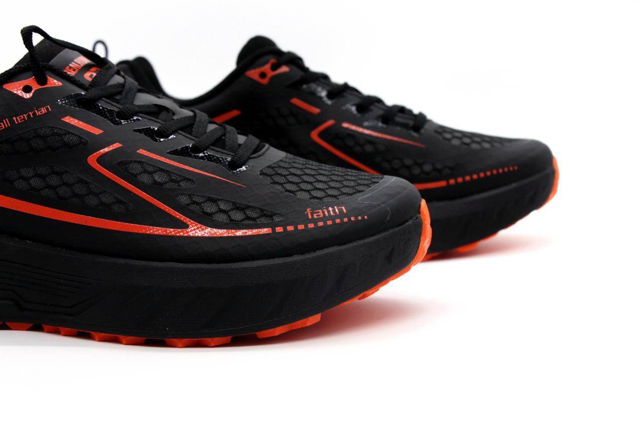 vibram防滑跑鞋徒步,vibram大底耐磨测试