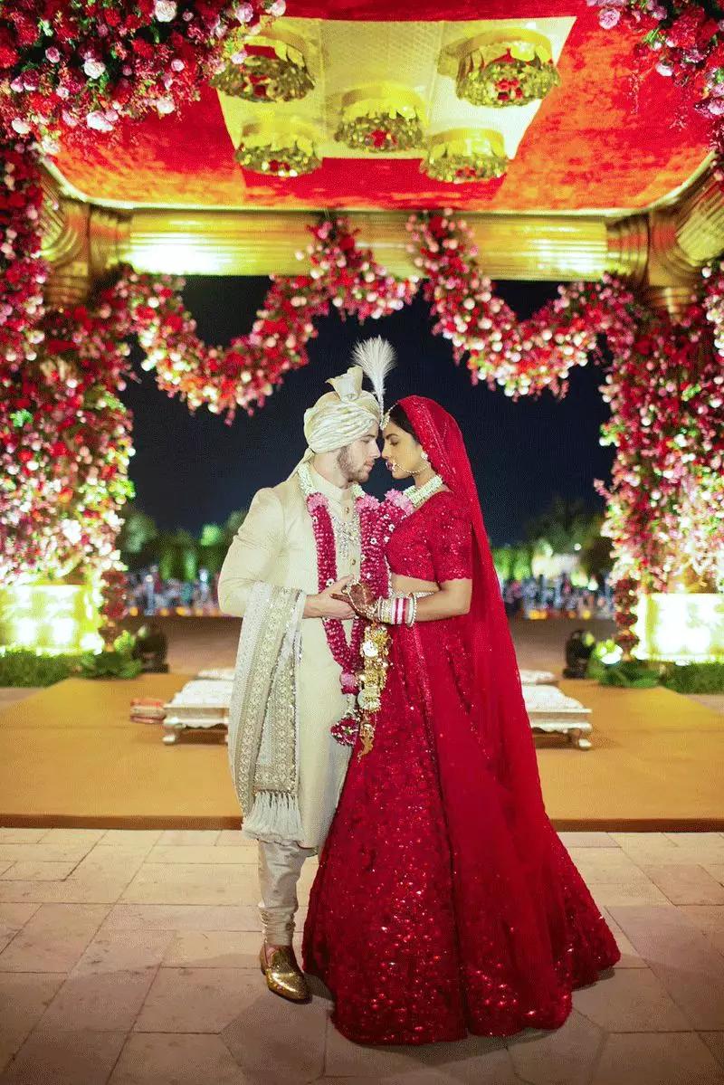 适合新娘结婚当天穿的便装内搭,2020最流行新娘衣服搭配