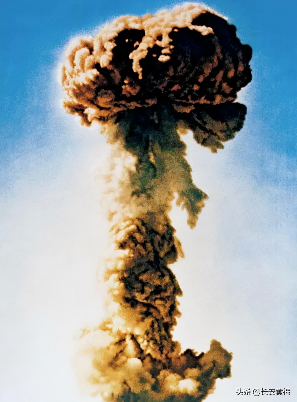 国外不相信中国成功爆炸原*弹子**，周总理用了两招，传遍世界