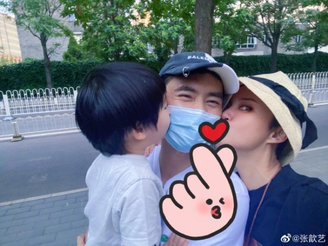 张歆艺晒一家三口照,张歆艺袁弘私照曝光