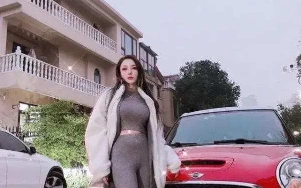 炫富鼻祖郭美美,炫富网红郭美美事件