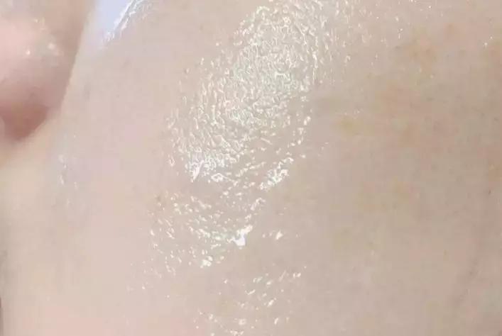 王鸥推荐的精华水,欧阳娜娜推荐的乳霜