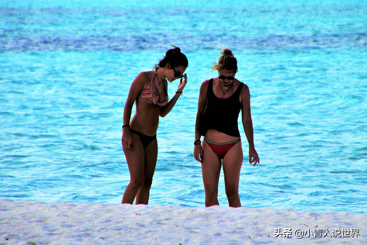 马尔代夫的蓝色海水清澈透明是潜水圣地，马尔代夫是个怎样的岛国