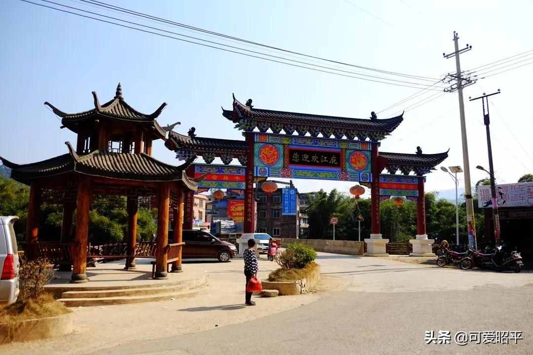 贺州昭平长寿之乡,昭平县百年炮楼图片