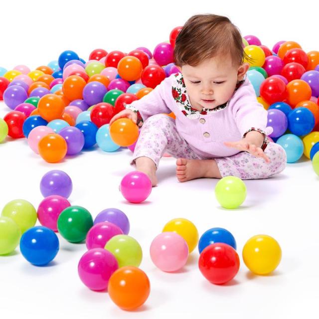 孩子在家里玩球的教育,0-3岁儿童发育球训练