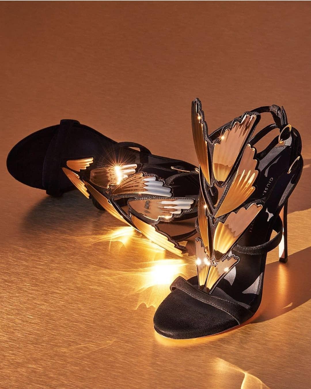 经典奢侈高跟鞋品牌有哪些,时尚界的宠儿高跟鞋的演变史