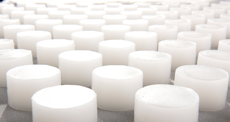 科比在慕思健康睡眠的床垫上签名,慕思太空树脂球床垫