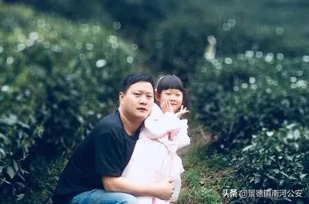 海边警察找到尸体,在水下找到人的尸体