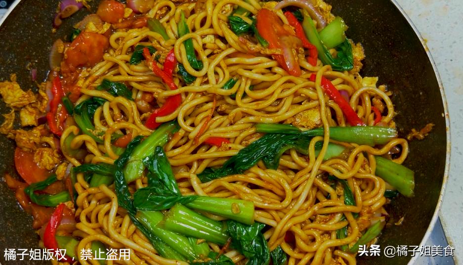 炒面条最新做法,教你自制炒面条