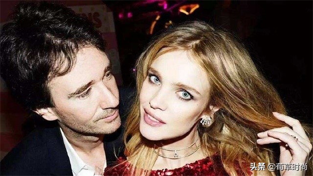 LV太子妃和老公牵手现身秀场，穿皮草富太气息浓