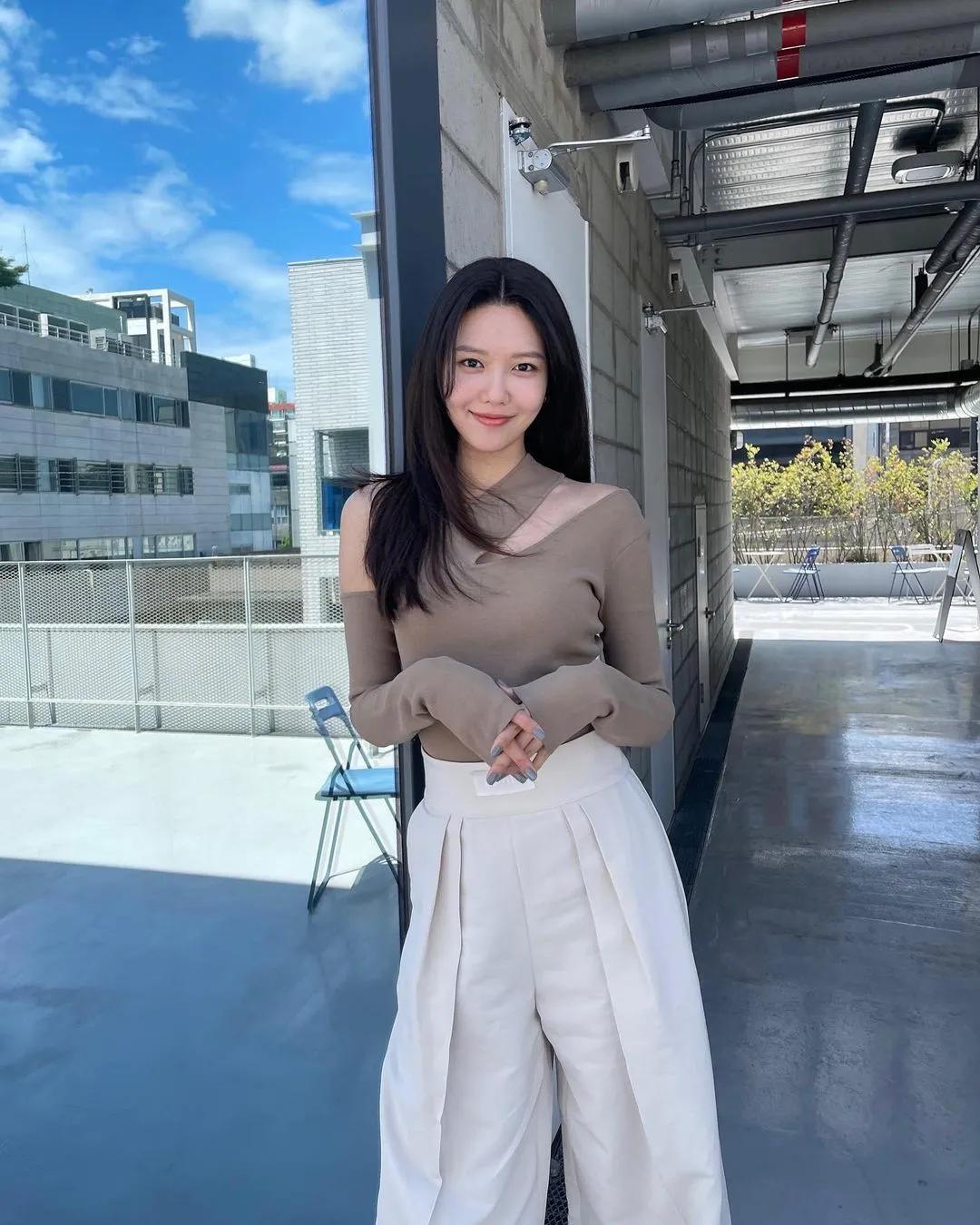 明星同款针织衫日常穿搭,秋天衣服推荐女毛衣