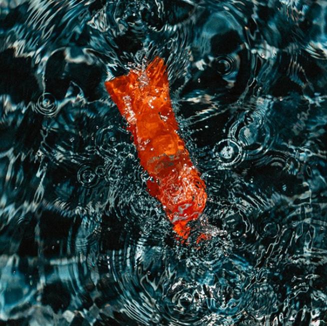 晒后皮肤疼如何快速修复,晒伤后出的晒痕如何处理