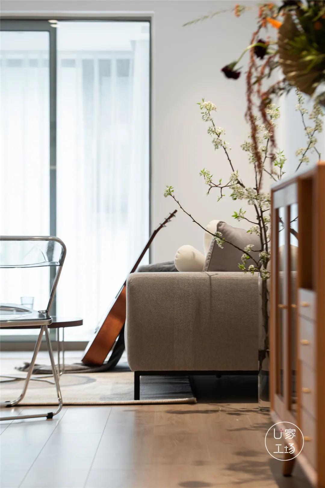 89㎡出租屋“变身”日式极简美宅，无主灯+藤编原木，玩出新花样