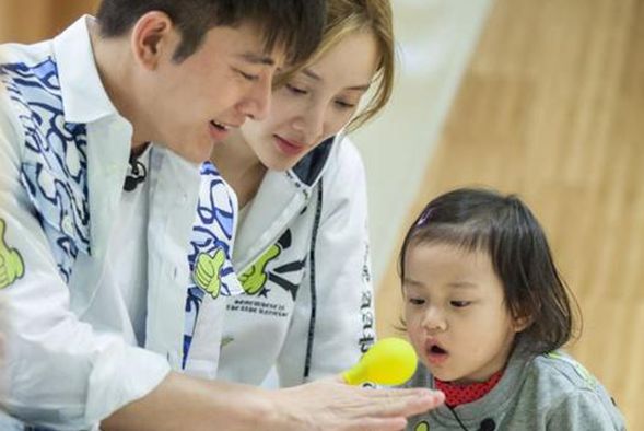 甜馨改名随李小璐姓？大名疑似李奕涵，孩子改名需贾乃亮同意