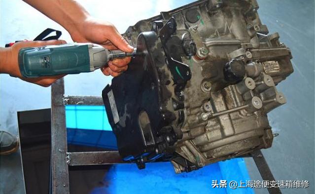 君威发动机与变速系统维修或保养,别克君威发动机和变速系统保养