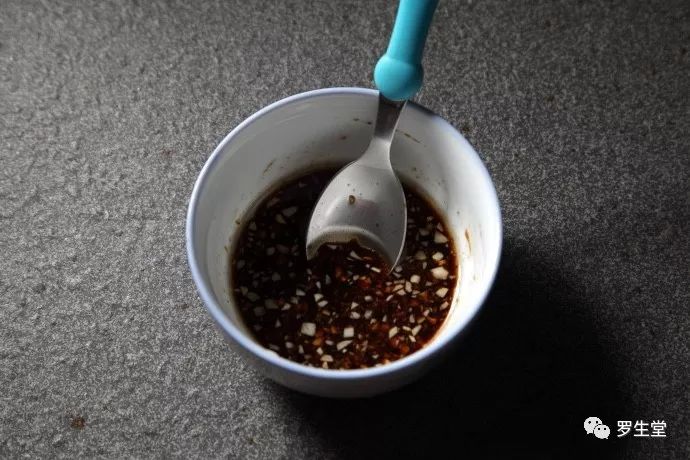 蒜泥茄子的蒜泥汁怎么调制,蒜泥茄子的蒜泥汁怎么调制浓稠